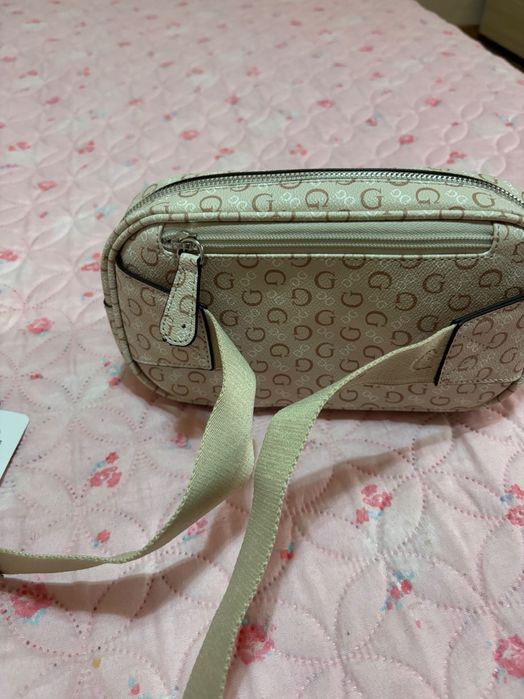 Дамска чанта GUESS