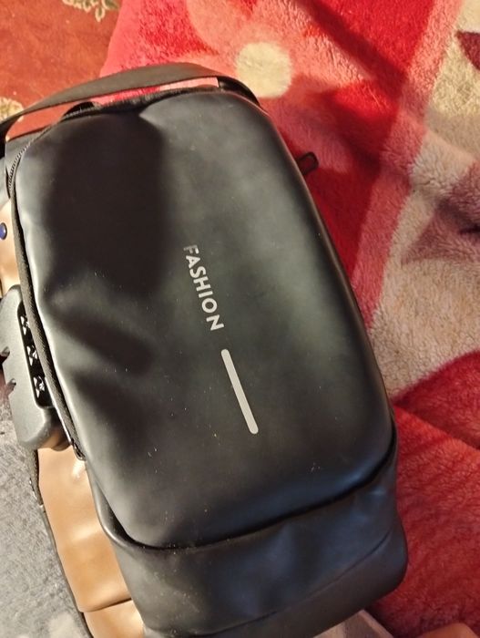 Geanta utila, multe compartimente