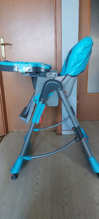 Продавам бебешко столче за хранене