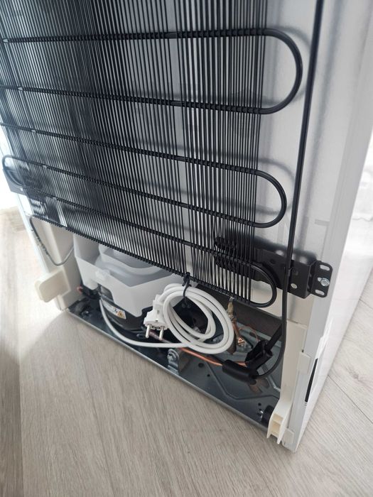 Хладилник с фризер Liebherr CTPe251-26,SmartFrost,Обем 270 л, 157.1 см