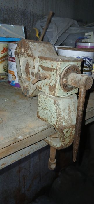 Продам Слесарные тиски