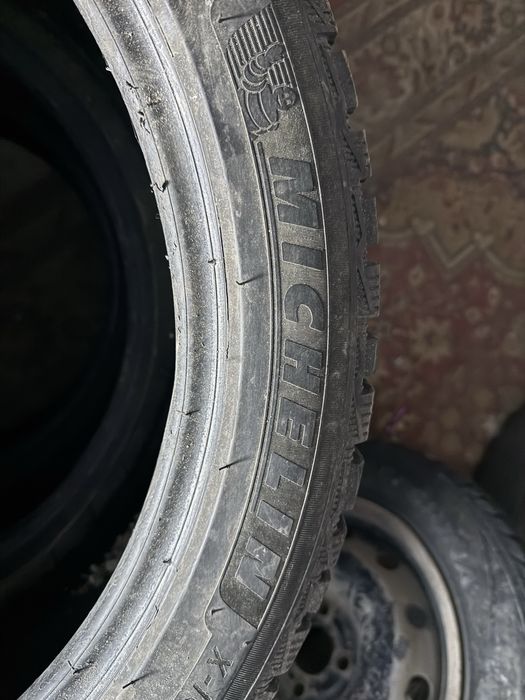Продам шины 245/45/19 Michelin