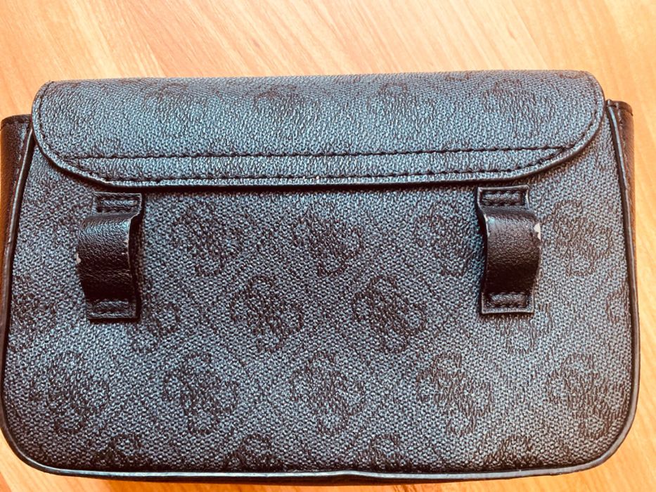 Сива чанта Guess