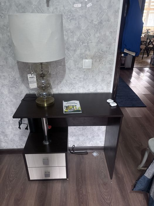 Стол,тумбочка ( письменный стол ) СРОЧНО!