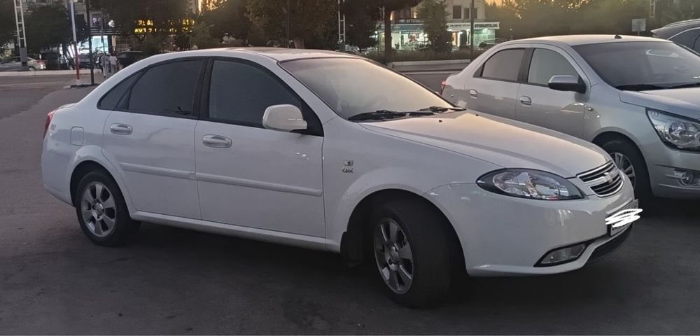 Gentra sotuvda toza moshina kraska yoq