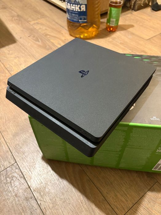 Play station 4 slim 500GB с два контролера