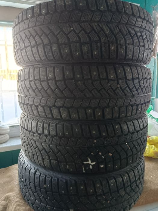 Зимняя резина ,,Viatti,,  215/60/16.