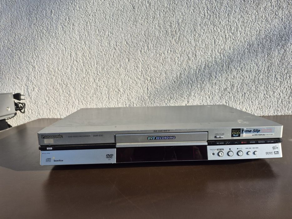 Vând DVD video Recorder marca Panasonic  model DMRE-50EG,made in japan