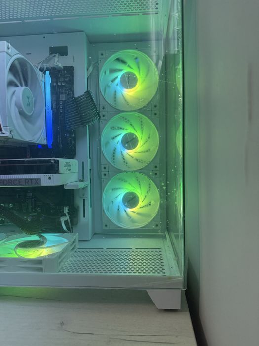 Геймърски компютър RTX 5070 / Ryzen 7 5700X3D / 32GB RAM / 1TB NVMe / Гаранция