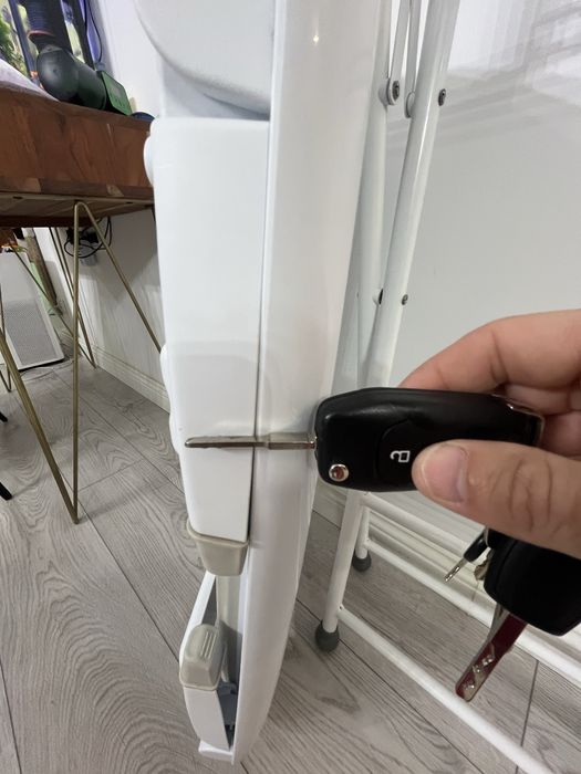 Cadă pliabilă pentru bebeluși cu suport înalt, stabilă și compactă