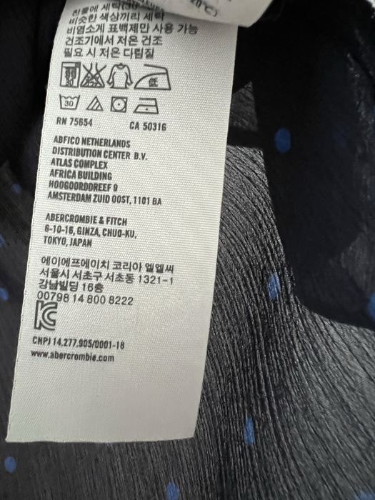 Топ Hollister с точки и ефектни ръкави