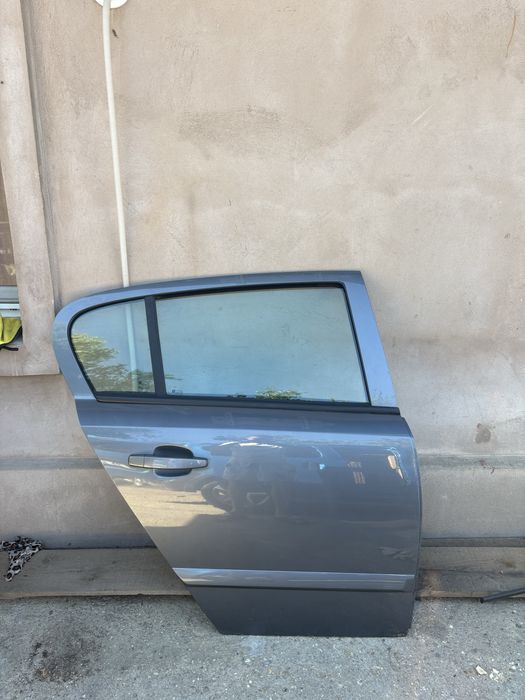 Usi de opel su spate