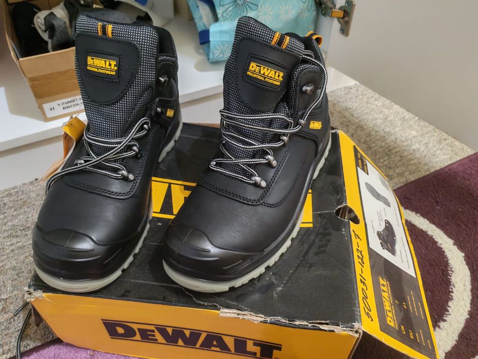 Рабочий ботинка новый