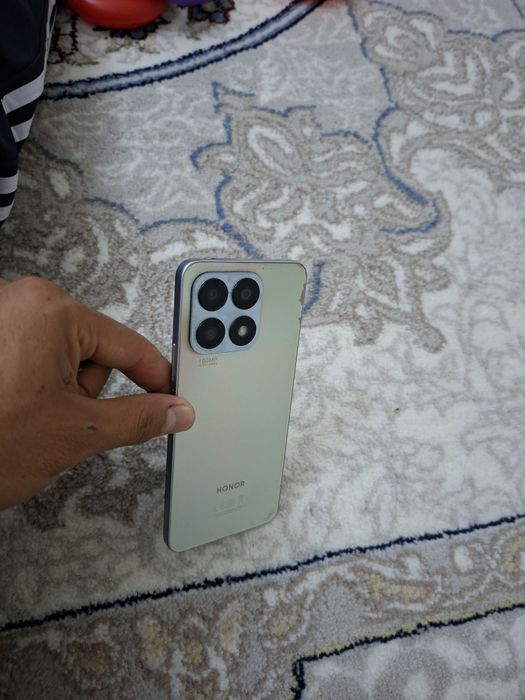 Xonor x8a 128/8 gb sotiladi