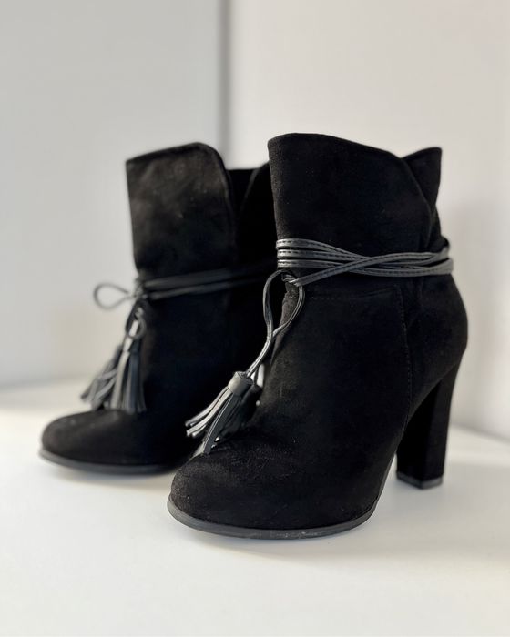 Botine negre din catifea, marimea 36, ca NOI