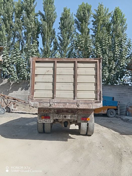 Zil 130 sotiladi Juda usulliniy 15 tonna oladi yili 1983 xolati alo