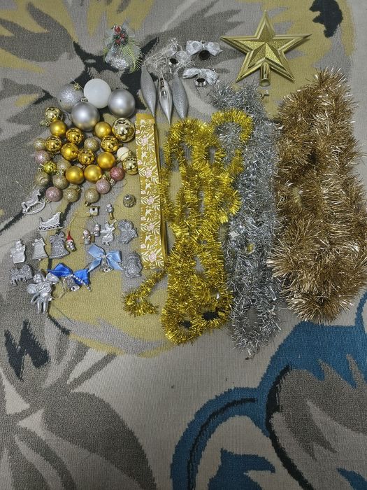 Ornamente și globuri brad Craciun