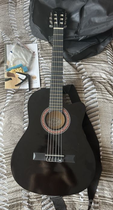 39 dyuymli klassik gitara, 6 torli
