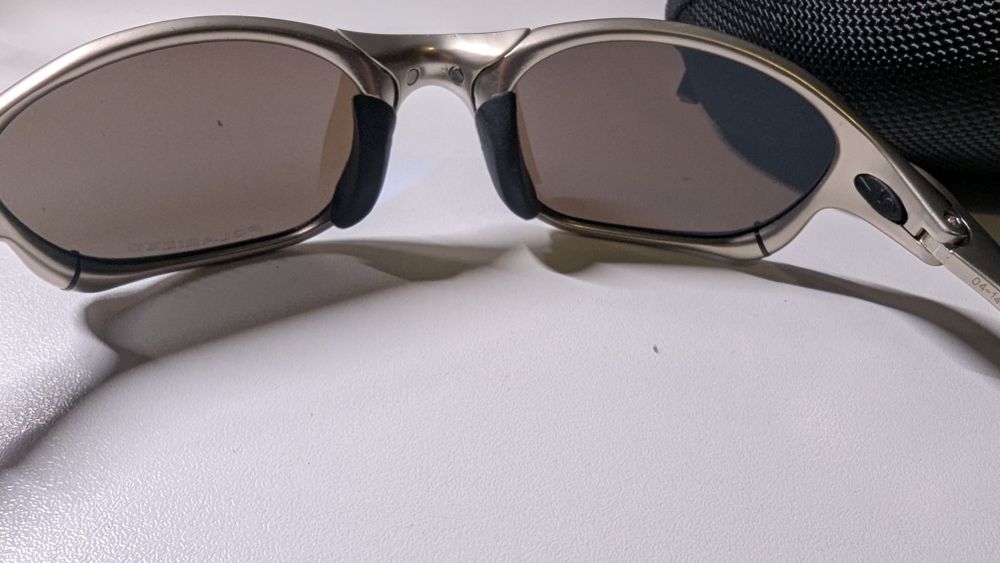 Очки солнцезащитные