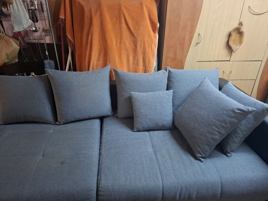 Vand canapea coltar extensibil-1 600 lei