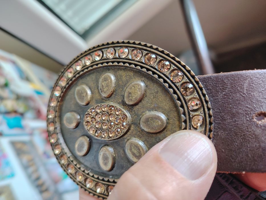 Кожен колан с Медна тока инкрустиран с камъни