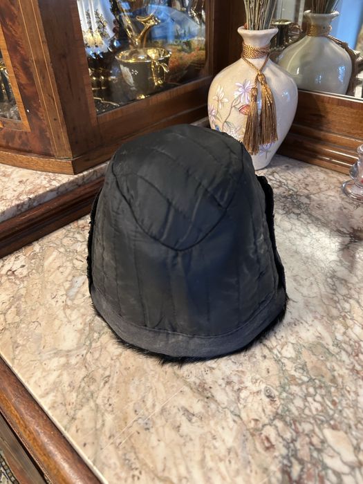 Caciula barbateasca blana foca neagra