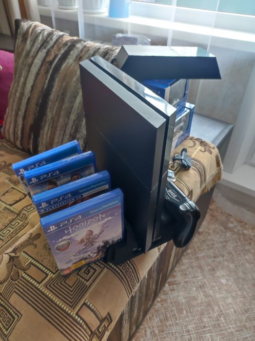 Продам PS4 FAT 500 GB в комплекте за 95000