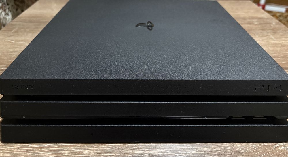 Продам PS4 PRO 1TB