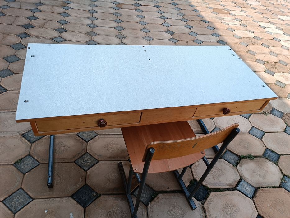 Продаётся парта стол