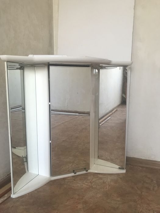 Продам угловую раковину