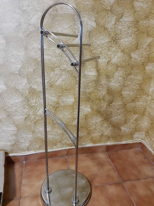 Поставка инокс,стояща за баня лукс за хавлии.