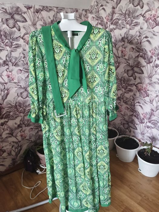 Продам платье б/у