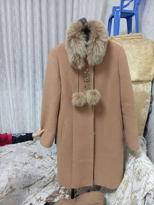 Пальто сотилади холати янги.