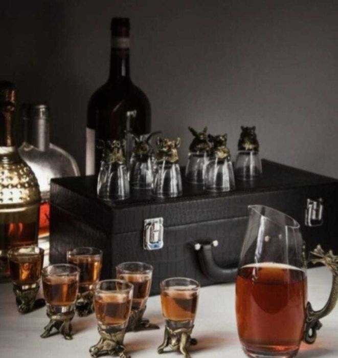 Рюмки перевертыши с графином в кейсе