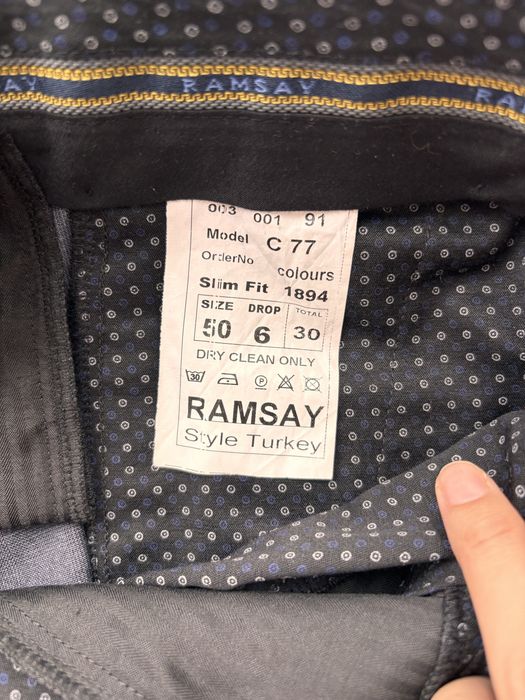 Продам костюм 3ка размер на 46-48