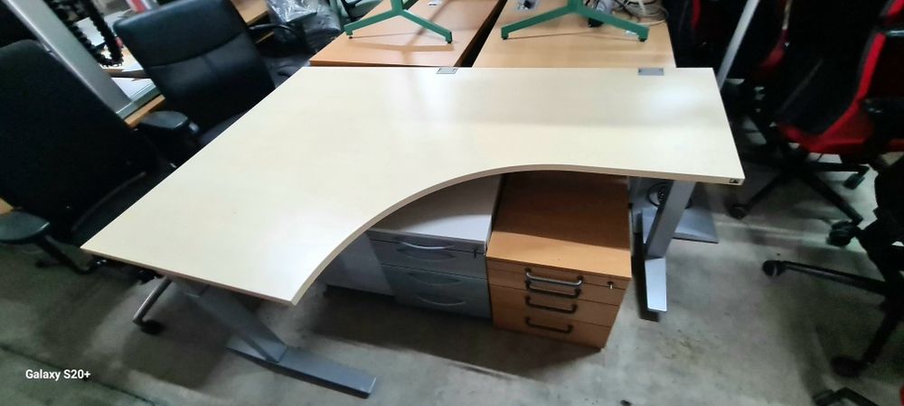 Немско бюро регулируемо повдигане оборудване