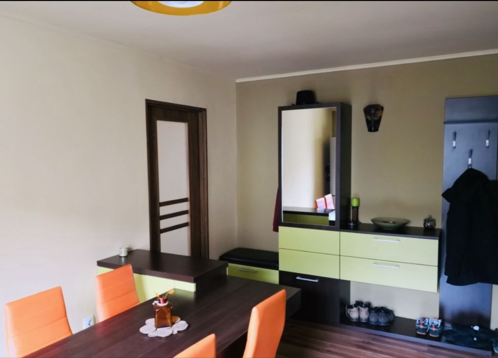 Închiriez apartamet cu 2 camere