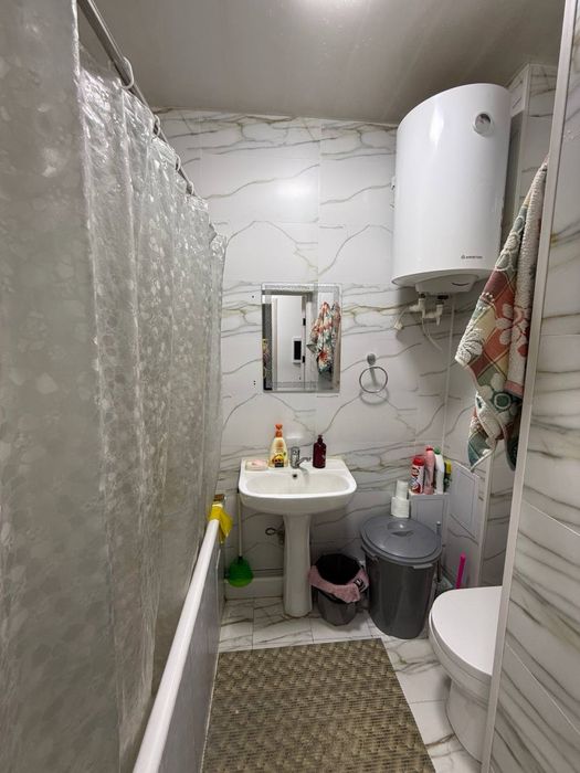 Срочно продаётся 4х комнатная квартира в Ангрене 5/1а !