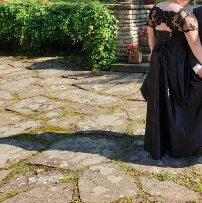 Официална сатенена рокля