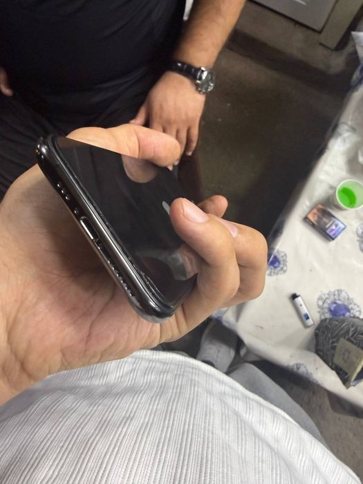 IPhone 11 pro 256 tali 68 yomkost sostyana yaxshi