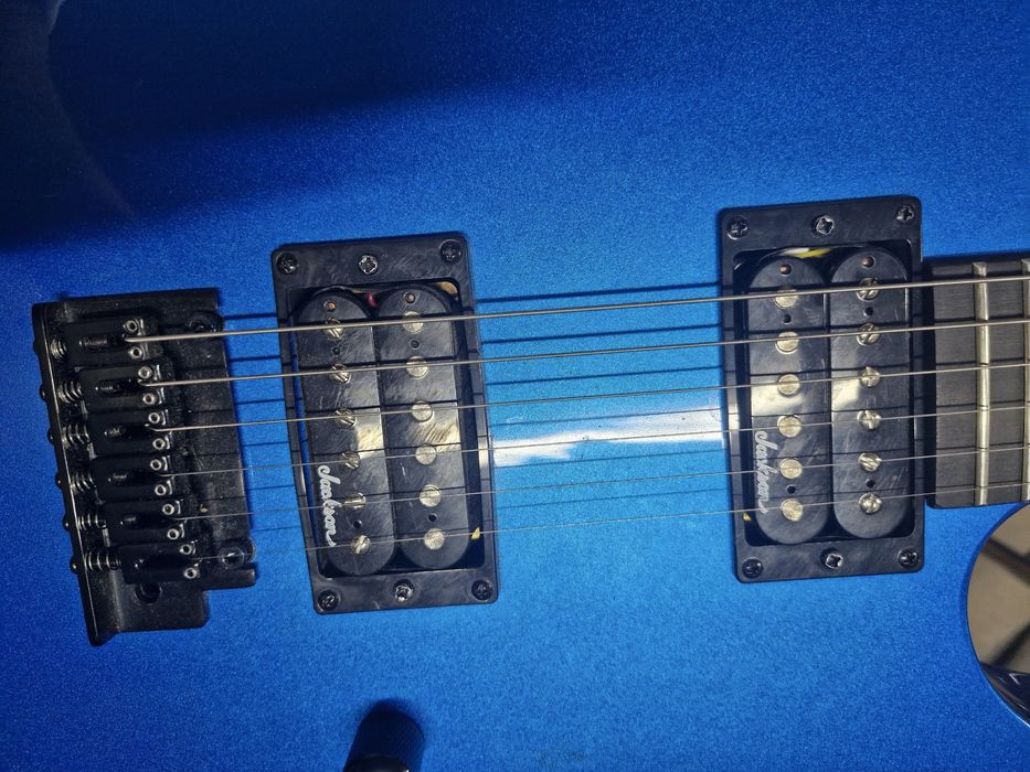 Продам электрогитару jackson js11