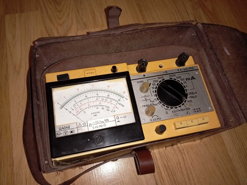 Мультиметр Ц4342 с проверкой транзисторов (в кофре)