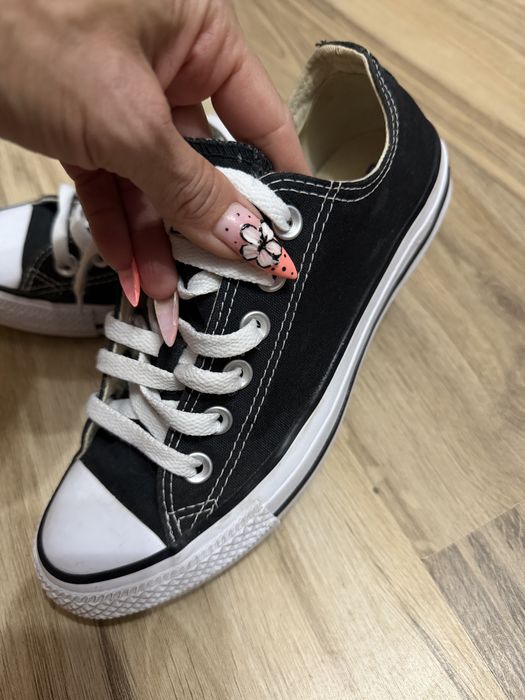 Оригинални черни класически кецове Converse ! 37 н