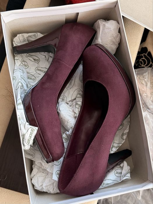 Pantofi burgundi noi