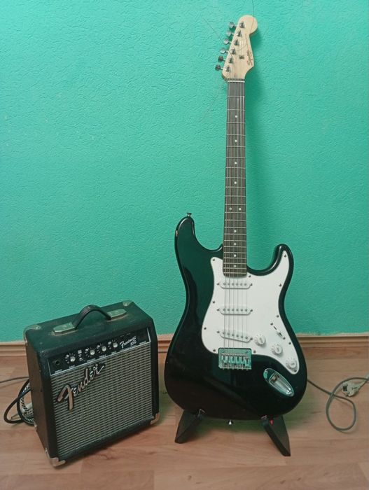 Электрогитара Fender Stratocaster Squer
