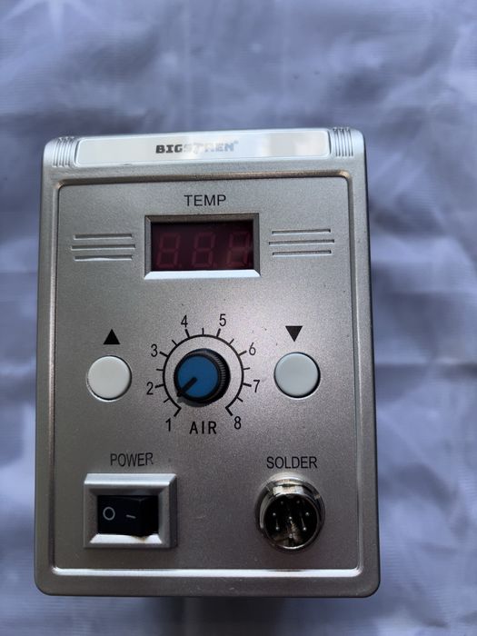 Statie de lipit cu aer cald