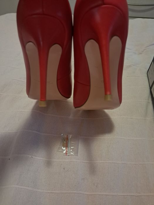 Червени обувки естествена кожа с висок ток