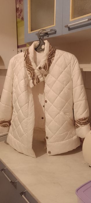 Продам куртку женскую