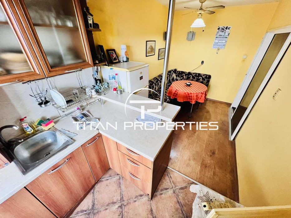 Дава се под наем Тристаен апартамент в Бургас, Зорница - 70 кв.м за 550 € - Снимка #2