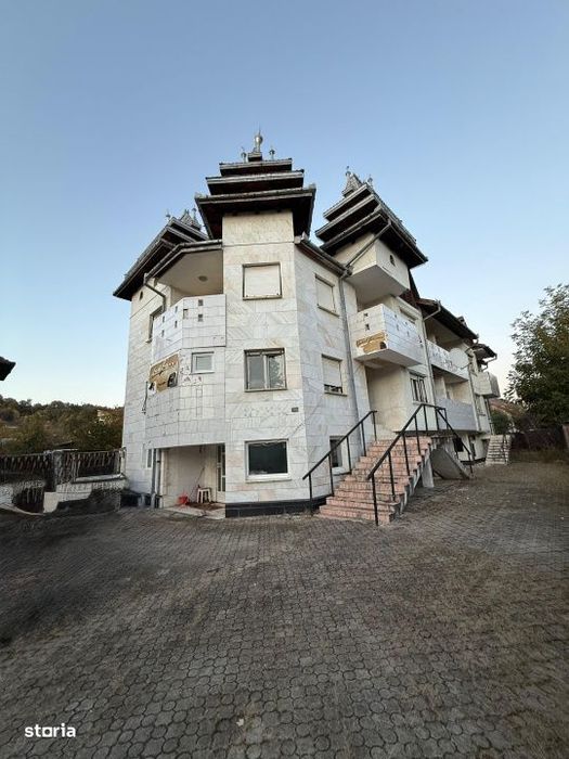 Doua cladiri ,1.000 mp teren, Str. Iuliu Maniu